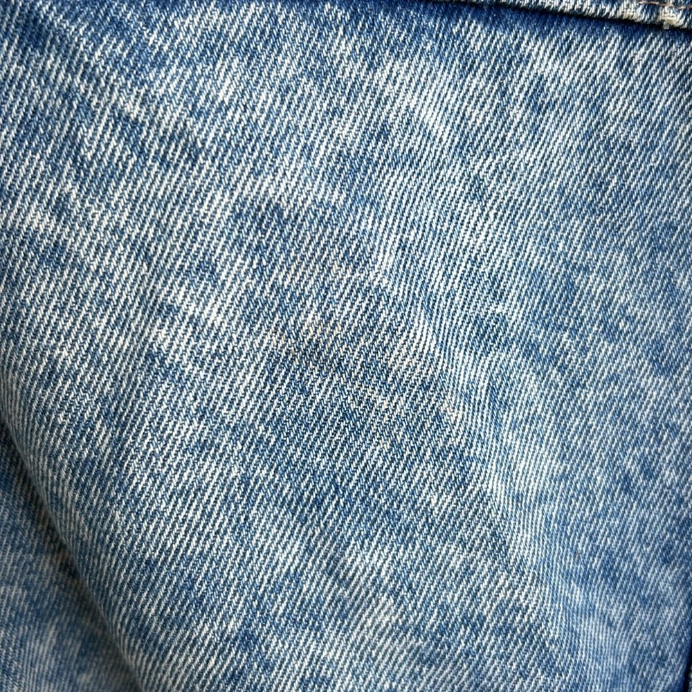 VINTAGE Jean jacket! 💕🖤⭐️ - Picture 5 of 13